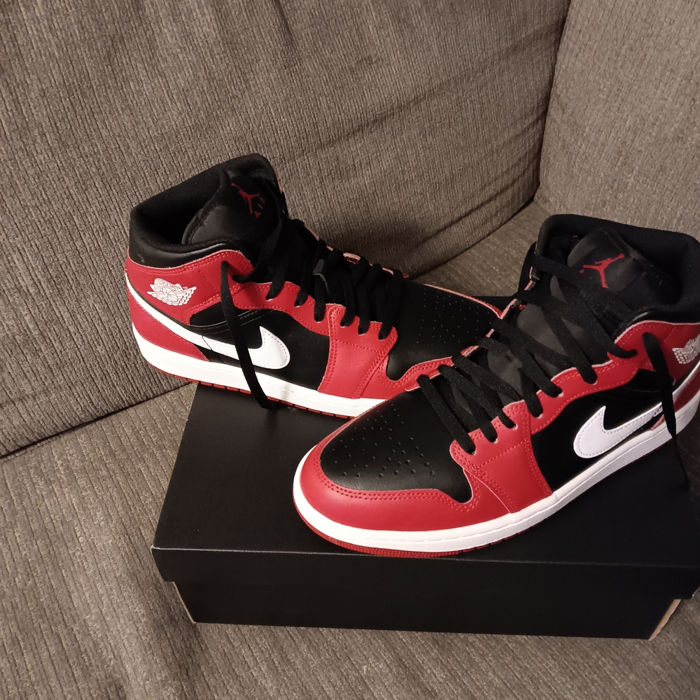 Jordan Red and Black Sneakers High-Top Icon